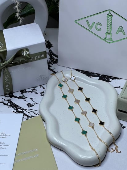 أسوارة  Van cleef ذهبي وردة