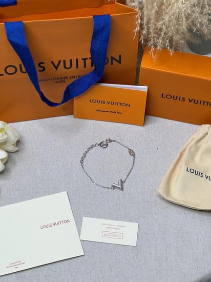 إسوارة LOUIS VUITTON معدن فضي