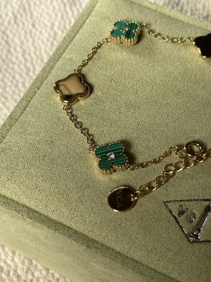 إسوارة Van cleef معدن ذهبي لون أخضر