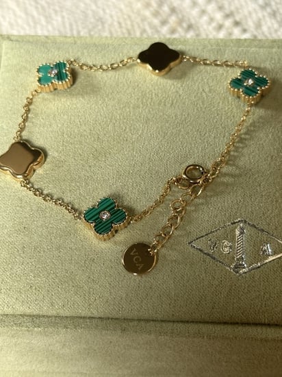 إسوارة Van cleef معدن ذهبي لون أخضر