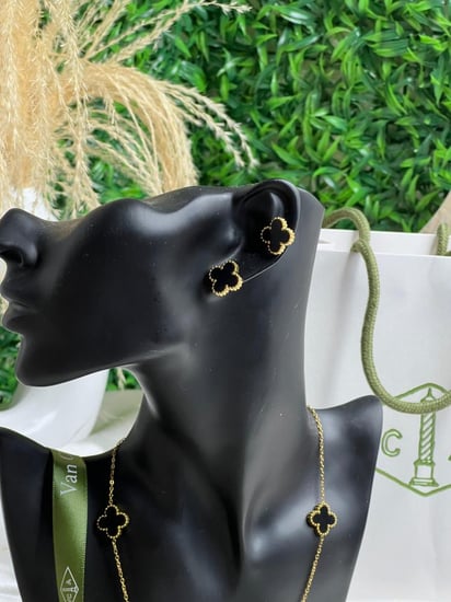 سلسال Van cleef أسود مع الحلق