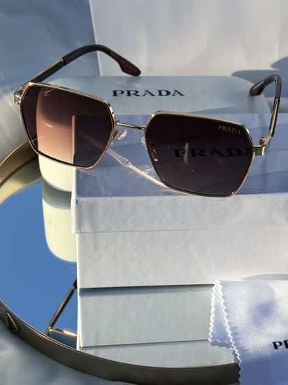 نظارة PRADA المشهورة