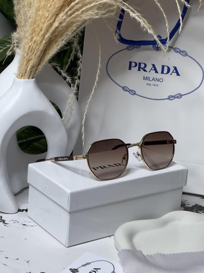 نظارة PRADA المشهورة