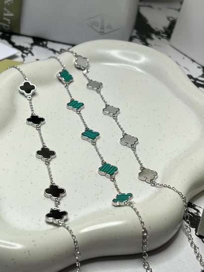 أسوارة  Van cleef فضي وردة