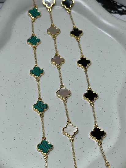 أسوارة  Van cleef ذهبي وردة