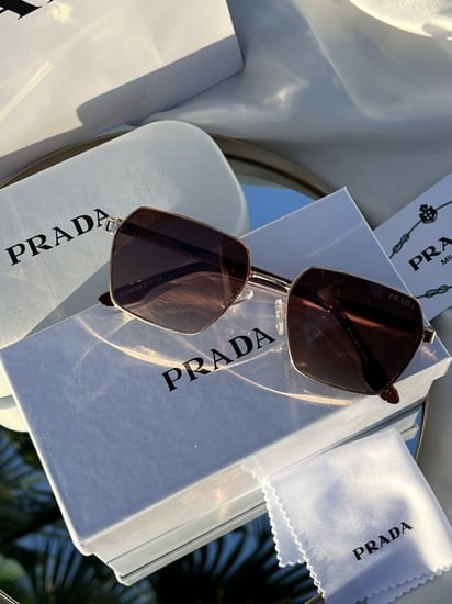 نظارة PRADA المشهورة