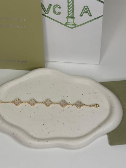 إسوارة Van cleef ذهبي -ابيض