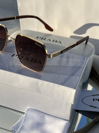 نظارة PRADA المشهورة