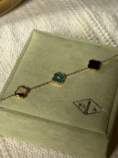 إسوارة Van cleef معدن ذهبي لون أخضر