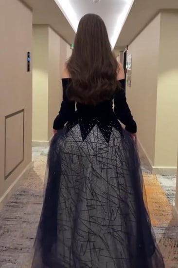 فستان  جوخ مع تُل شك وشبك فصوص زركون توفر بأكمام طويله