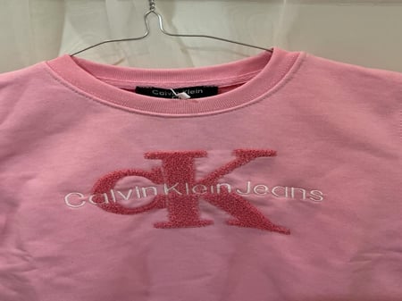 بلوفر بناتي كالفن كلاين