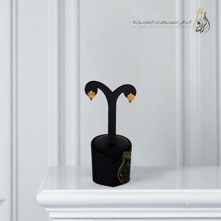 أقراط ذهبية بتصميم زهرة