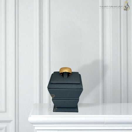 خاتم عريض بتصميم كلاسيكي