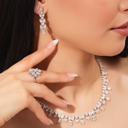 طقم ذهب ابيض والماس