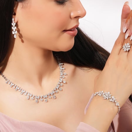 طقم ذهب ابيض والماس