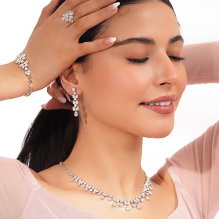 طقم ذهب ابيض والماس