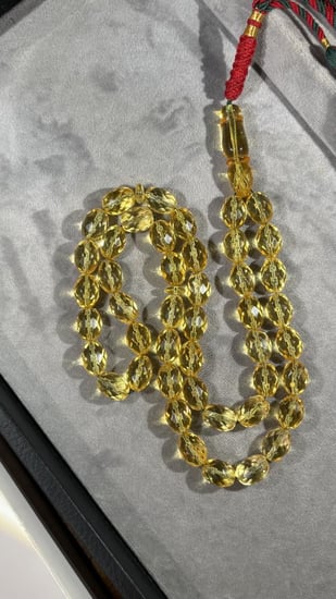 مسباح من خامة الكهرمان حر طبيعي