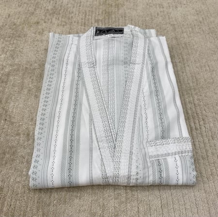 مخطط ابيض تفاحي نقشة منقط