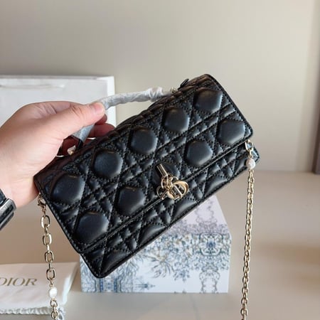 شنطة يد ديور أسود مطفي