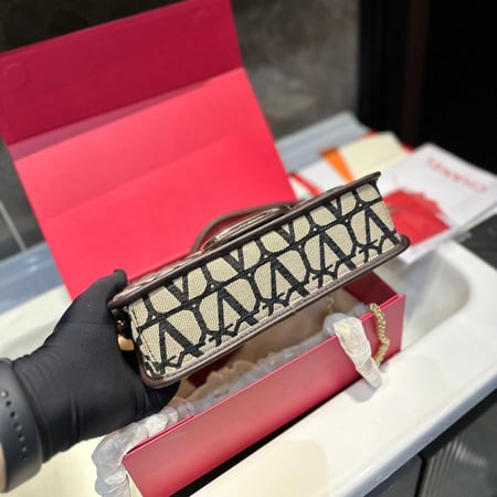 شنطة فالنتينو مقاس صغير