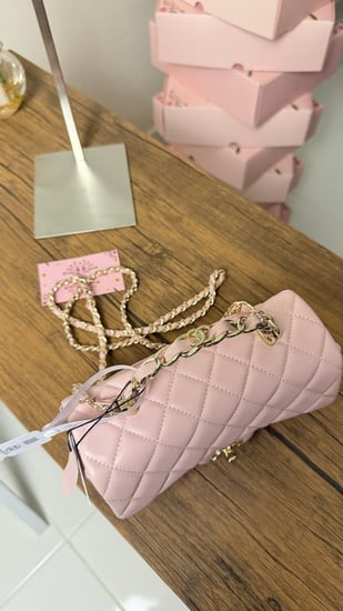 شنطة يد شانيل بيبي بينك