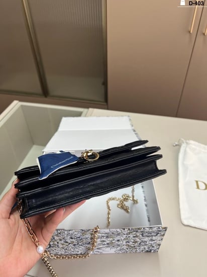 شنطة يد ديور أسود مطفي