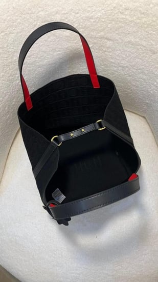 شنطة سي اتش أسود