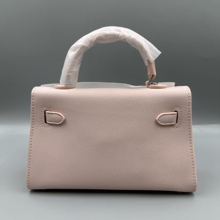 شنطة بينك فاتح