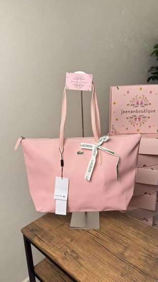 شنطة لاكوست فيس وردي