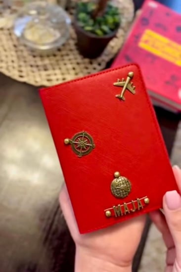 كفر جواز السفر جلد احمر