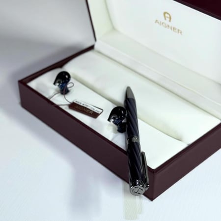 اجنر طقم قلم ريمر كحلي وكبك على شكل حذوة شعار اجنر