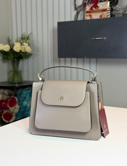 اجنر ديليا رمادي  بستراب مسكة او كروس