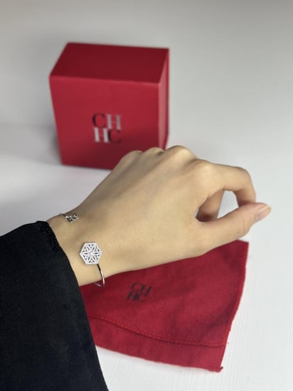 اسوار كارولينا مفتاح كارولينا ورده مرصع بكريستال- فضي