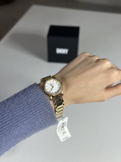 ساعة دكني ذهبيه بكريستال ومينا ابيض DKNY NY9204
