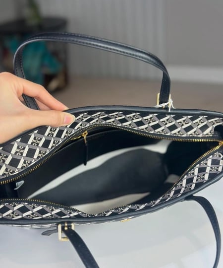 توت توري برتش سمول Tory Burch Geo Logo Mini Zip Tote اسود سجنشر