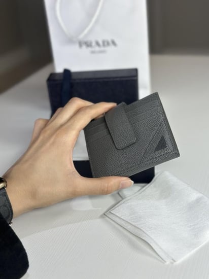 محفظة بطاقات برادا بشعار - رمادي