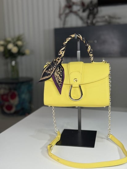 شنطة اجنر افيفا توب هاندل سمول بلون اصفر باستيل وسكارف فخم EVVIVA HANDBAG S