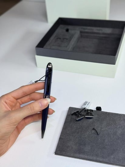 طقم شروتي رجالي باللون الكحلي و الفضي  CERRUTI 1881 navy Pen and Cufflinks Set box