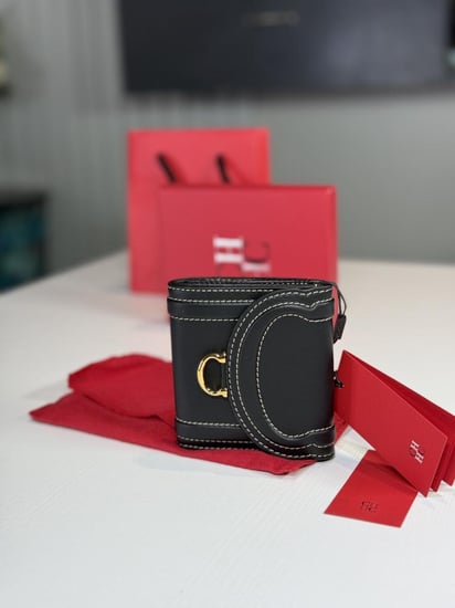 محفظة كارولينا فولد بعلامة كارولينا Carolina Herrera women black wallet CH