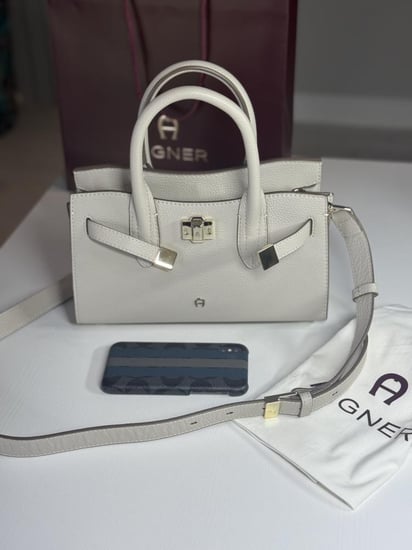 اجنر  شنطة فرح سمول توب هاندل لون ابيض لؤلؤي FARAH HANDBAG S | PEARL WHITE