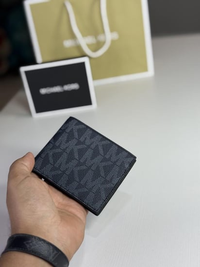 مايكل كورس سجنتشر نيفي محفظة رجالية