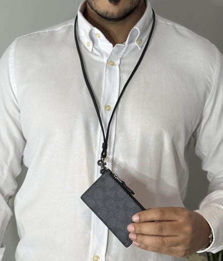 كوتش حامل بطاقات رجالي (تحديد اللون من الخيارات)