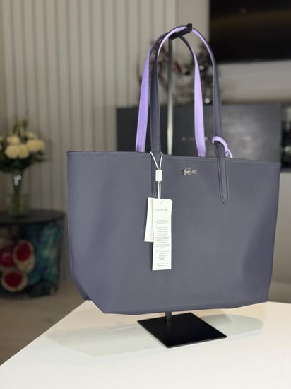 توت لاكوست انا قلبتين باللون البنفسجي Anna Reversible Tote With Pouch move