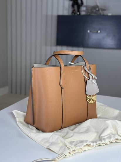 شنطة توت توري برتش perry small tote - بني/ بيج/ ذهبي