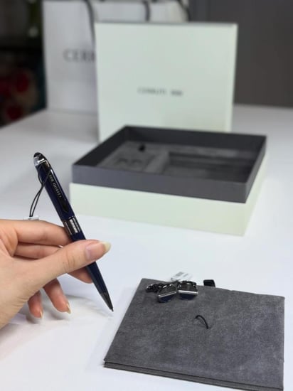 طقم شروتي رجالي باللون الكحلي و الفضي  CERRUTI 1881 navy Pen and Cufflinks Set box