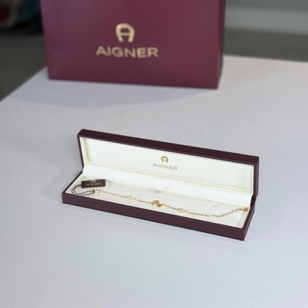 اجنر اسوار فاشن ذهبي بالعلامه و اللولو Aigner fashion bracelet pearl