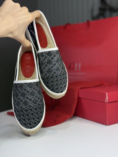 كارولينا اسبادريل باسود سجنشر لامع مع فضي وجلد espadrilles Caroline Herrera black limited