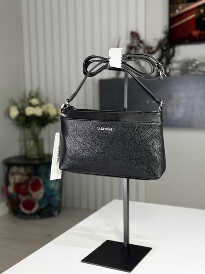 شنطة كالفن كلاين كروس بودي بثلاث جيوب اسود/ فضي calvin klein crossbody bubbled leather