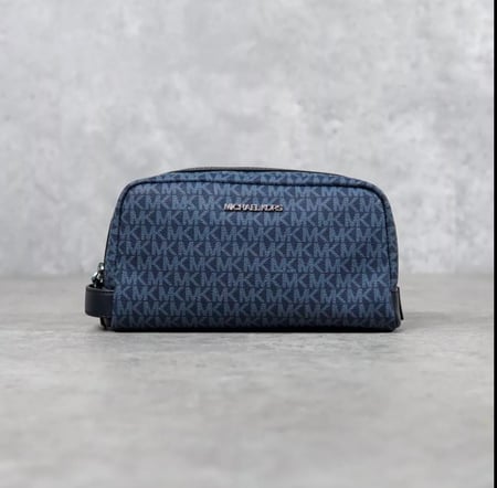 شنطة مايكل كورس رجاليه سجنشر كحلي 37F4LTRV1B ADMIRAL/BLUE TOILETRY KIT