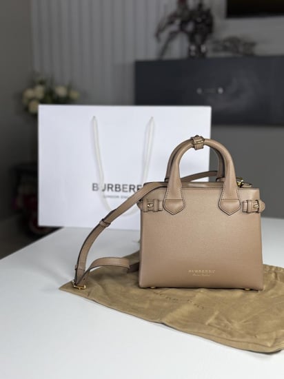 شنطة بربري كلاسيك بيبي بانر burberry baby banner dark sand - ترابي غامق